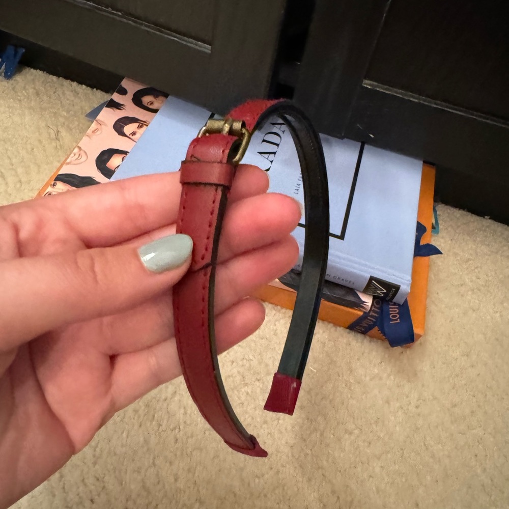 Belt hairband in red